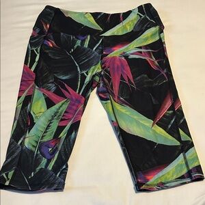 DSG Capri Leggings with Tropical Leaf Print